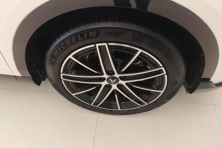 Used VOYAH COURAGE 2025 Model Four-Wheel-Drive Qiankun Edition Right Front Wheel Hub