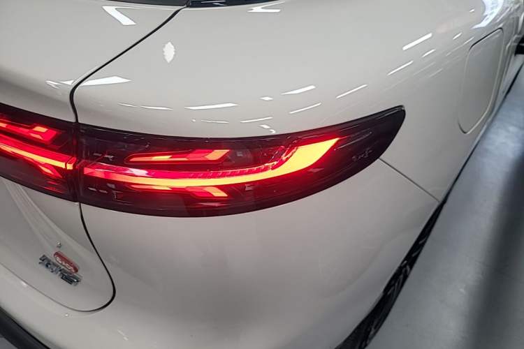 Used VOYAH COURAGE 2025 Model Four-Wheel-Drive Qiankun Edition Right Rear Taillight