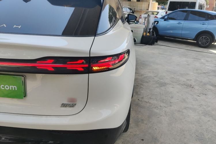 Used VOYAH COURAGE 2025 Model Four-Wheel-Drive Qiankun Edition Right Rear Taillight