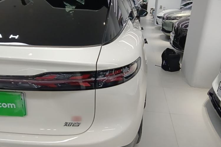 Used VOYAH COURAGE 2025 Model Four-Wheel-Drive Qiankun Edition Right Rear Taillight