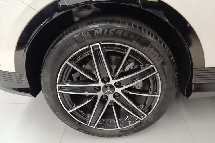 Used VOYAH COURAGE 2025 Model Four-Wheel-Drive Qiankun Edition Right Rear Wheel Hub