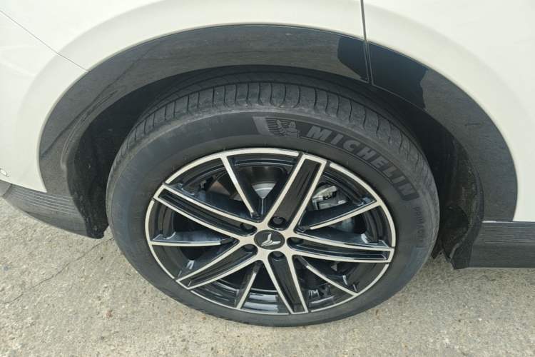 Used VOYAH COURAGE 2025 Model Four-Wheel-Drive Qiankun Edition Right Rear Wheel Hub