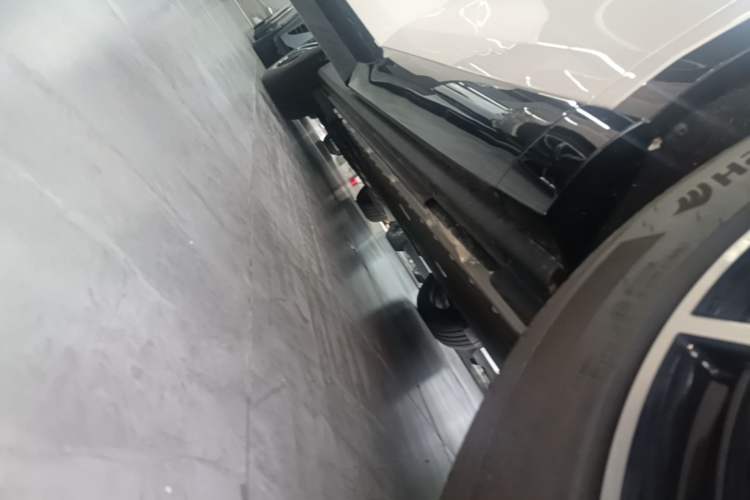 Used VOYAH COURAGE 2025 Model Rear-Drive Qiankun Edition Right Side Sill