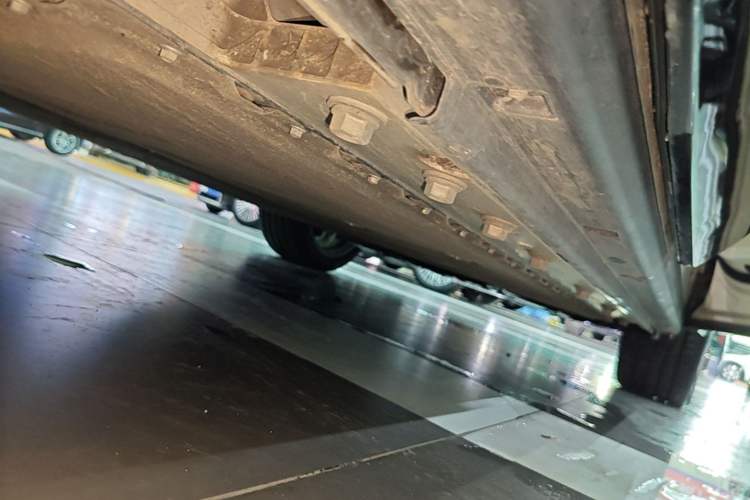 Used VOYAH COURAGE 2025 Model Four-Wheel-Drive Qiankun Edition Right Side Sill