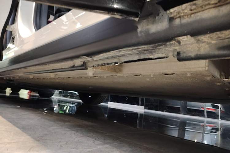 Used VOYAH COURAGE 2025 Model Four-Wheel-Drive Qiankun Edition Right Side Sill