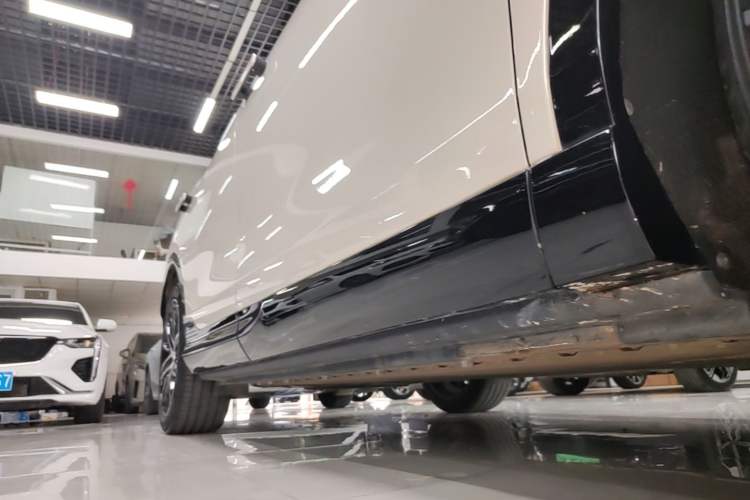Used VOYAH COURAGE 2025 Model Four-Wheel-Drive Qiankun Edition Right Side Sill