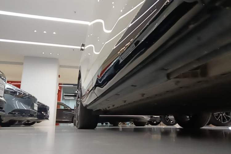 Used VOYAH COURAGE 2025 Model Four-Wheel-Drive Qiankun Edition Right Side Sill