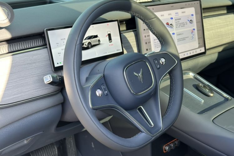 Used VOYAH COURAGE 2025 Model Rear-Drive Qiankun Edition Steering Wheel