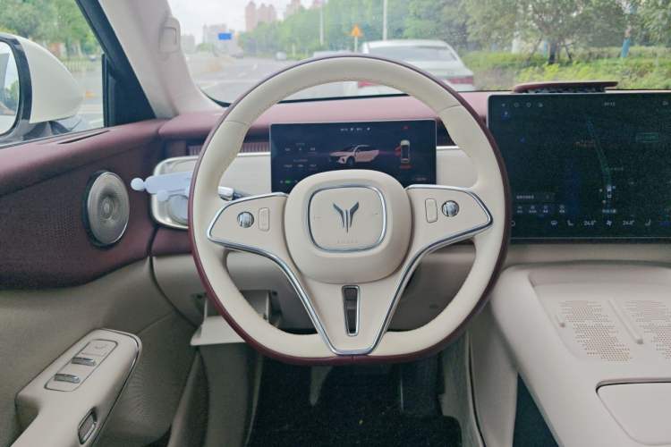Used VOYAH COURAGE 2025 Model Rear-Drive Qiankun Edition Steering Wheel