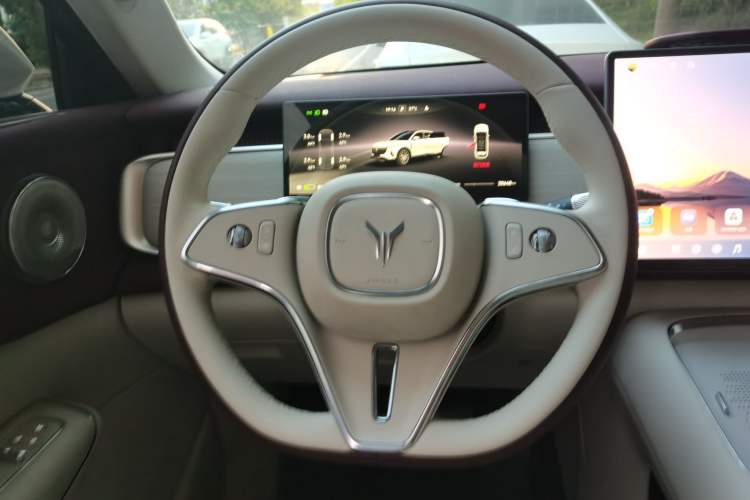 Used VOYAH COURAGE 2025 Model Four-Wheel-Drive Qiankun Edition Steering Wheel