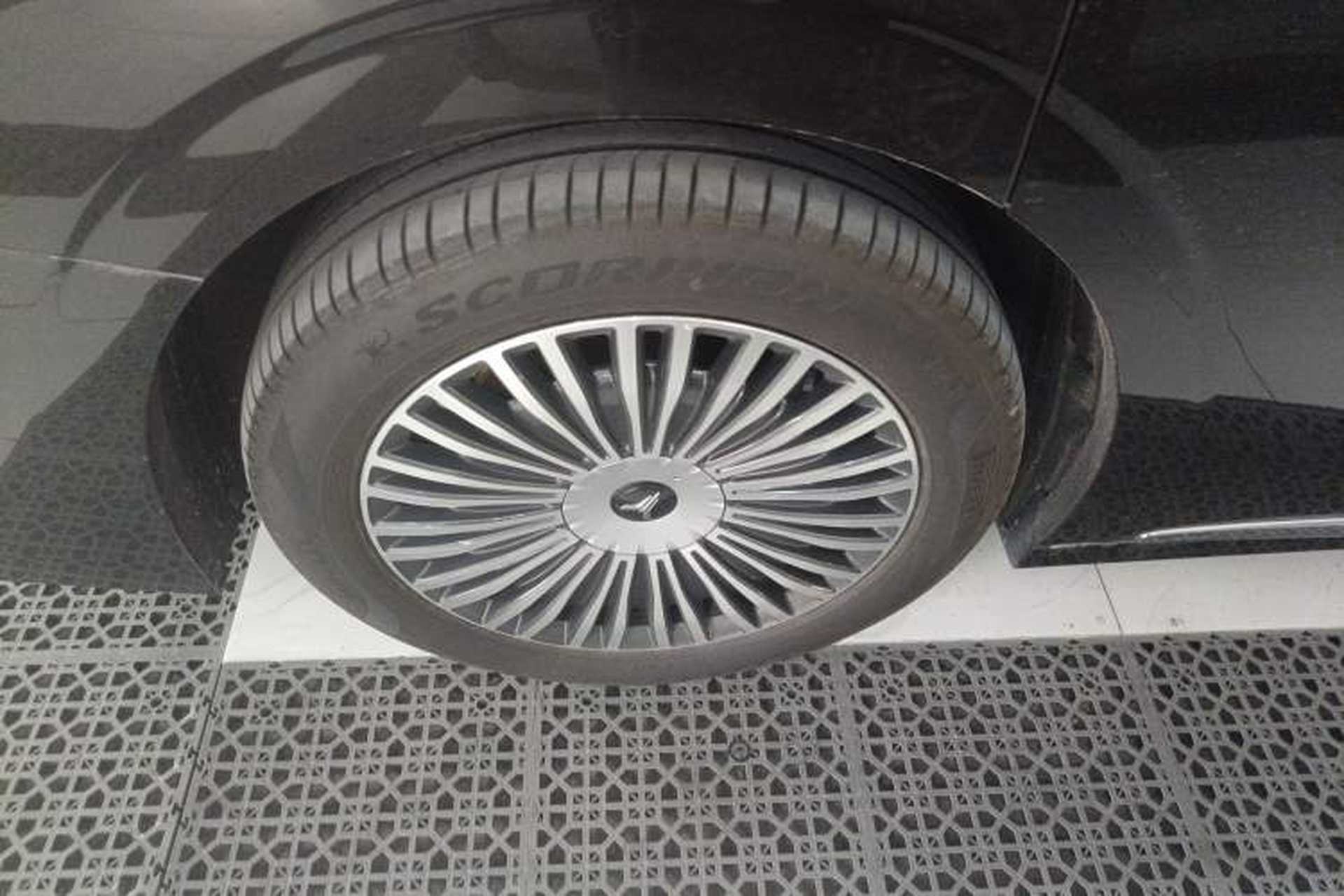 Used VOYAH Dream 2025 PHEV Four-Wheel Drive Prestige Kunpeng Edition Right Rear Wheel Hub
