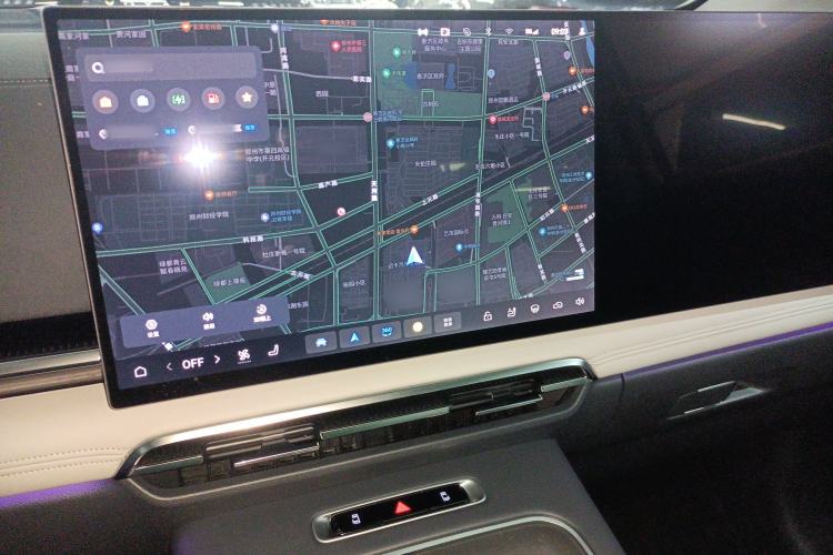 Used VOYAH Dream 2025 PHEV Four-Wheel Drive Prestige Kunpeng Edition Audio And AC Panel