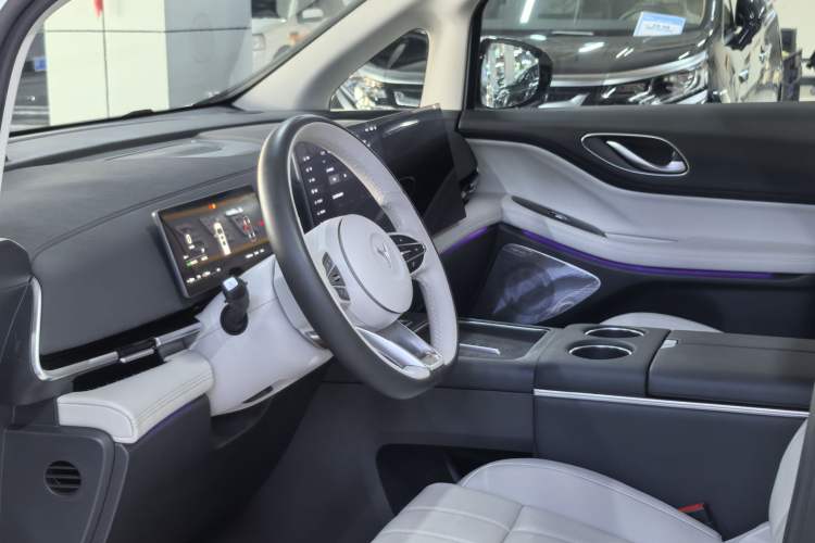 Used VOYAH Dream 2025 PHEV Four-Wheel Drive Prestige Kunpeng Edition Interior 1