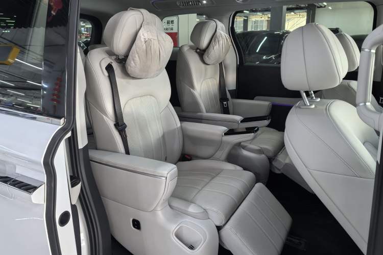 Used VOYAH Dream 2025 PHEV Four-Wheel Drive Prestige Kunpeng Edition Interior 4