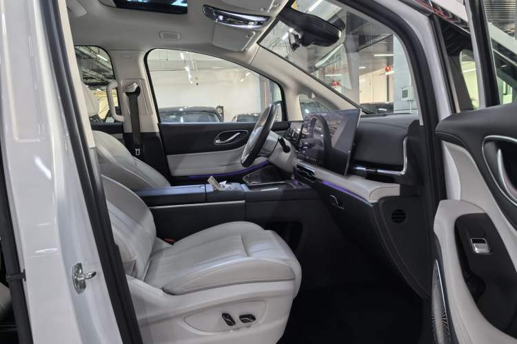 Used VOYAH Dream 2025 PHEV Four-Wheel Drive Prestige Kunpeng Edition Interior 5