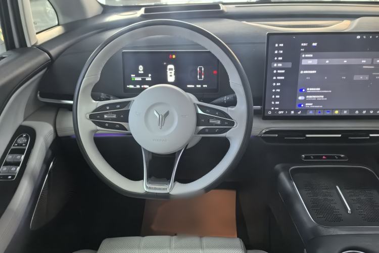 Used VOYAH Dream 2025 PHEV Four-Wheel Drive Prestige Kunpeng Edition Interior 7