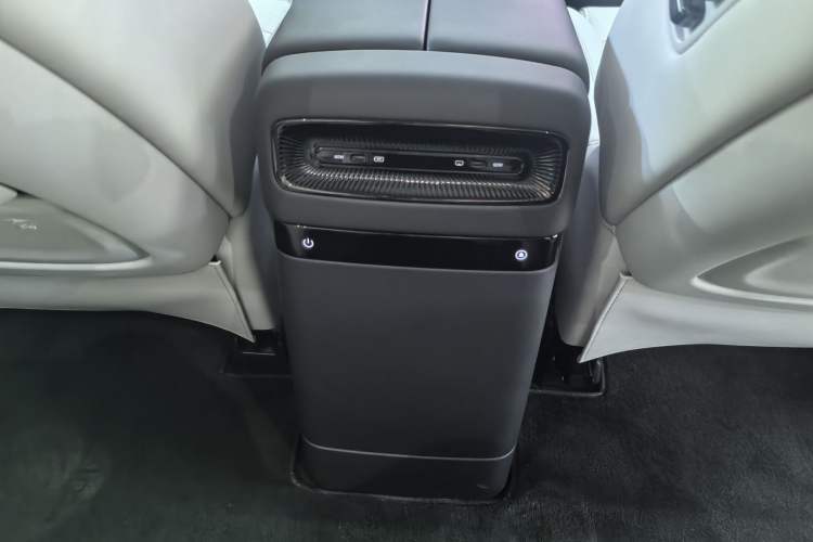 Used VOYAH Dream 2025 PHEV Four-Wheel Drive Prestige Kunpeng Edition Interior 9