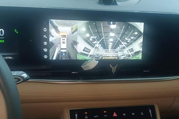 Used VOYAH Dream 2022 0-Emission Edition Dream+ Smart Range Package – 605 km Audio And AC Panel
