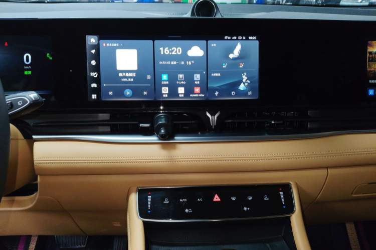 Used VOYAH Dream 2022 0-Carbon Edition Dream+ Smart Enjoyment Package 475 km Audio And AC Panel