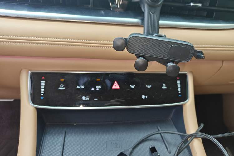 Used VOYAH Dream 2022 Low-Carbon Edition Dream+ Smart Enjoyment Package Audio And AC Panel