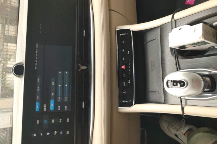 Used VOYAH Dream 2022 Low-Carbon Edition Dream+ Smart Enjoyment Package Audio And AC Panel