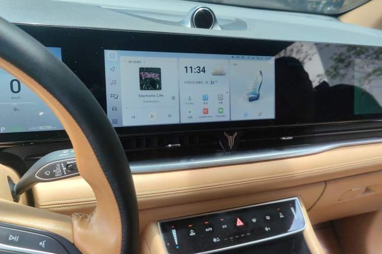 Used VOYAH Dream 2022 0-Emission Version Range of 475 km Audio And AC Panel
