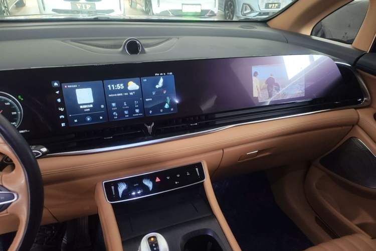 Used VOYAH Dream 2022 0-Emission Edition Dream+ Smart Range Package – 605 km Audio And AC Panel