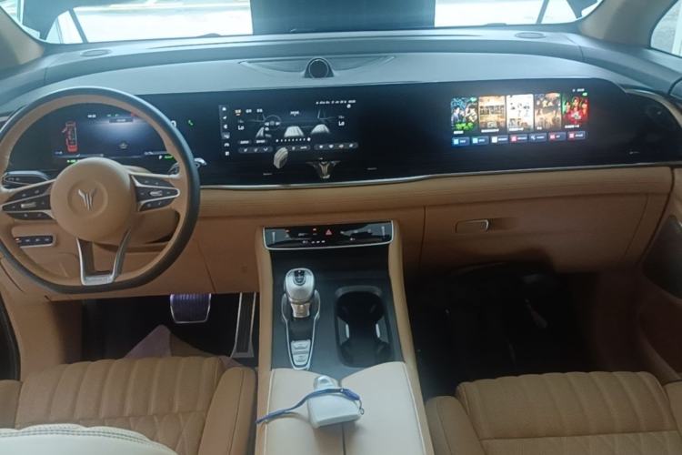 Used VOYAH Dream 2022 0-Emission Edition Dream+ Smart Range Package – 605 km Center Console