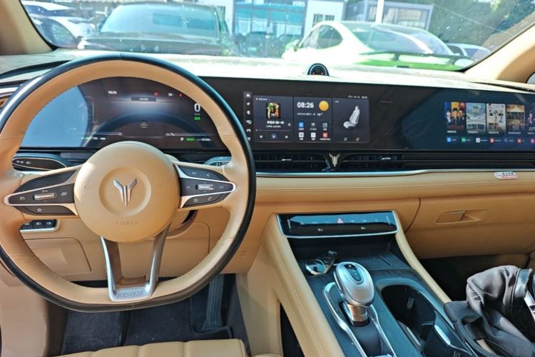 Used VOYAH Dream 2022 0-Carbon Edition Home+ Range Package 605 km Center Console