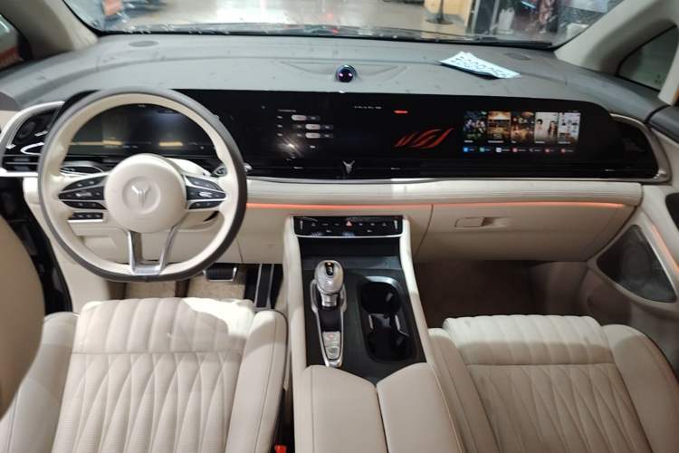 Used VOYAH Dream 2022 Low-Carbon Edition Dream+ Smart Enjoyment Package Center Console