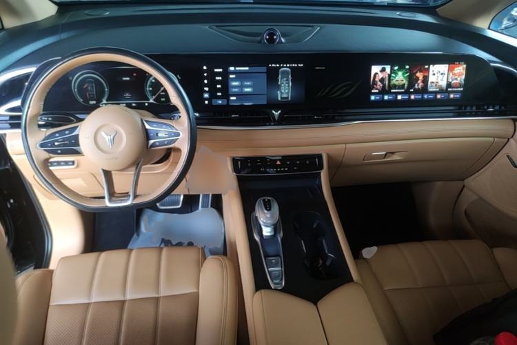Used VOYAH Dream 2022 0-Emission Version Plus Intelligent Driving Package 475 km Center Console