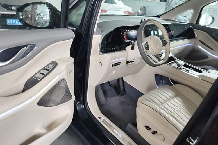 Used VOYAH Dream 2022 0-Emission Edition Dream+ Smart Range Package – 605 km Driver Seat