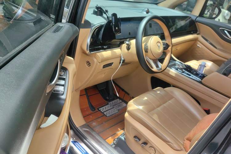 Used VOYAH Dream 2022 0-Emission Version Range of 475 km Driver Seat