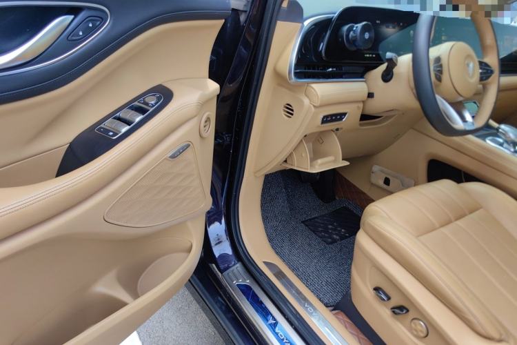 Used VOYAH Dream 2022 0-Emission Version Range of 475 km Driver Seat