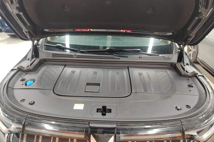 Used VOYAH Dream 2022 0-Emission Edition Dream+ Smart Range Package – 605 km Engine Bay