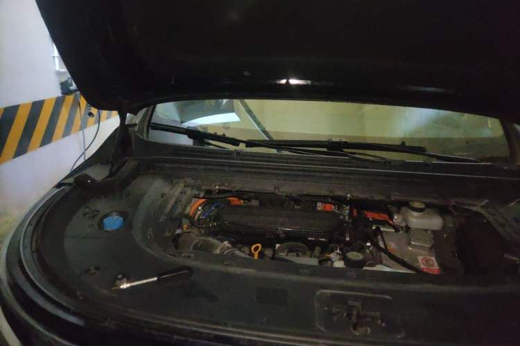 Used VOYAH Dream 2022 Low-Carbon Edition Dream+ Smart Enjoyment Package Engine Bay Right