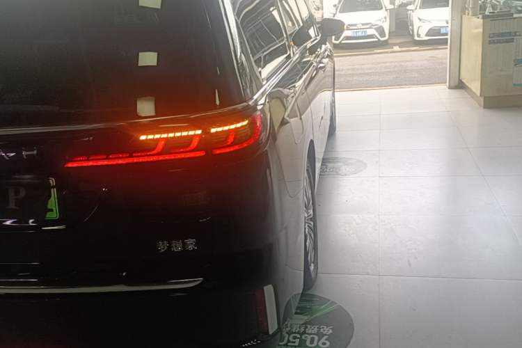 Used VOYAH Dream 2022 0-Emission Edition Dream+ Smart Range Package – 605 km Exterior 3