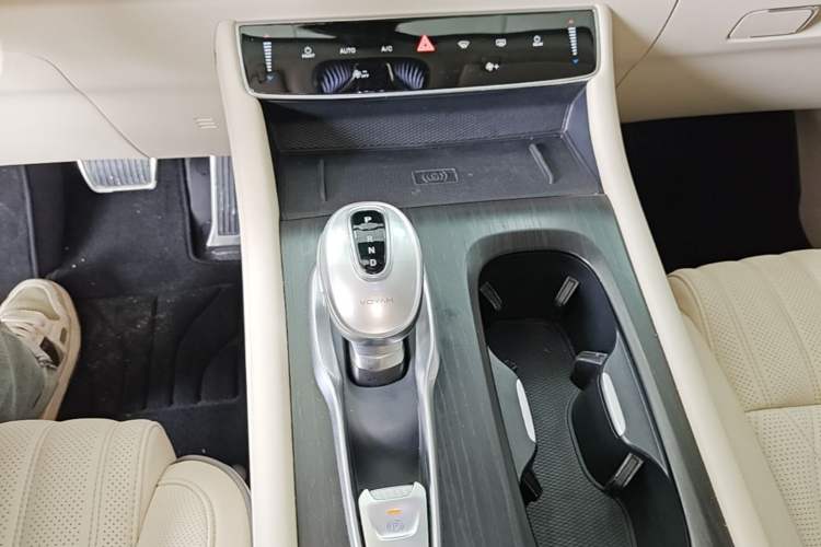 Used VOYAH Dream 2022 Low-Carbon Edition Dream+ Smart Enjoyment Package Gear Lever