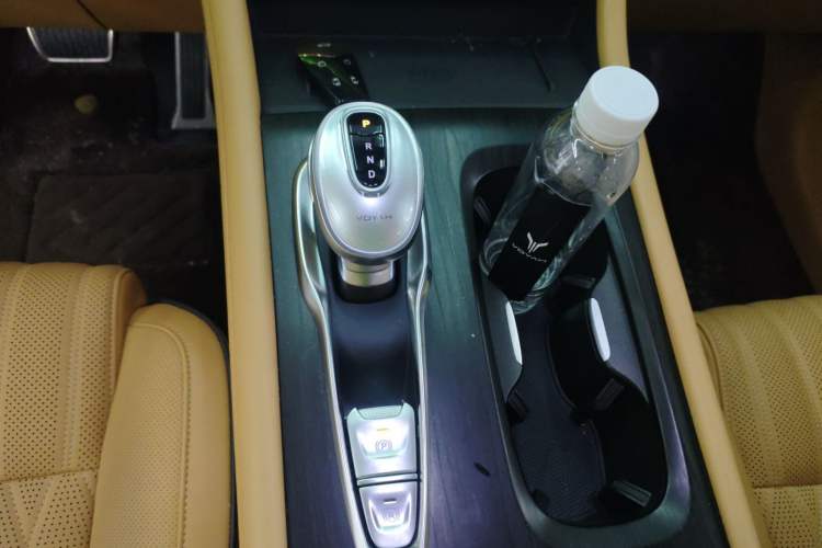 Used VOYAH Dream 2022 Low-Carbon Edition Dream+ Smart Enjoyment Package Gear Lever