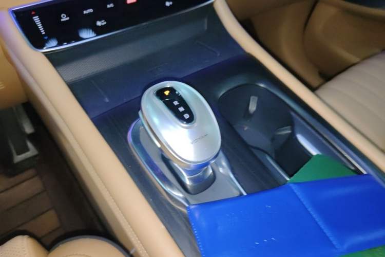 Used VOYAH Dream 2022 Low-Carbon Edition Dream+ Smart Enjoyment Package Gear Lever