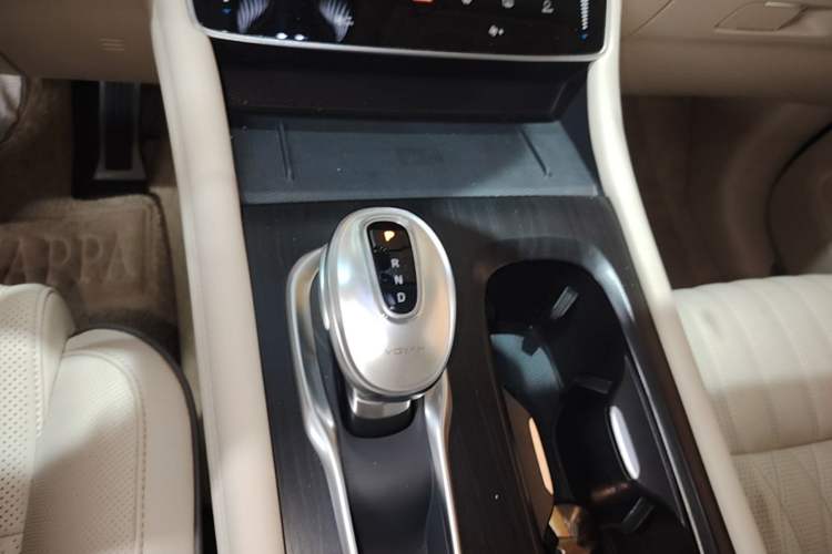 Used VOYAH Dream 2022 Low-Carbon Edition Dream+ Smart Enjoyment Package Gear Lever