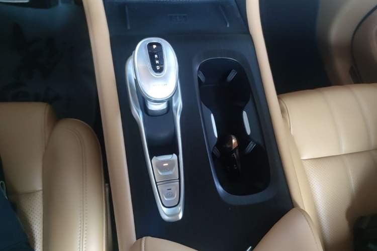 Used VOYAH Dream 2022 0-Emission Version Plus Intelligent Driving Package 475 km Gear Lever