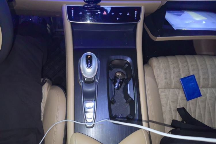 Used VOYAH Dream 2022 Low-Carbon Edition Dream+ Smart Enjoyment Package Gear Lever