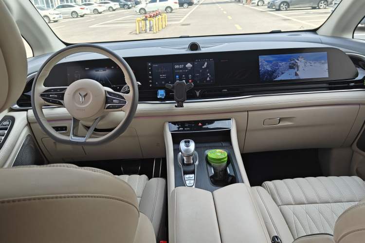 Used VOYAH Dream 2022 Low-Carbon Edition Dream+ Smart Enjoyment Package Interior 5