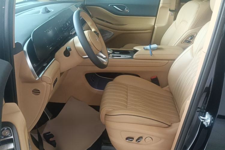 Used VOYAH Dream 2022 0-Emission Edition Dream+ Smart Range Package – 605 km Left Front Seat