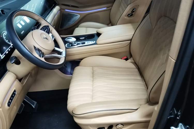 Used VOYAH Dream 2022 0-Emission Edition Dream+ Smart Range Package – 605 km Left Front Seat