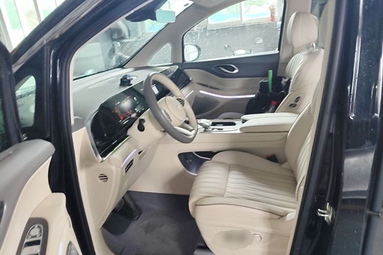 Used VOYAH Dream 2022 0-Emission Edition Dream+ Smart Range Package – 605 km Left Front Seat