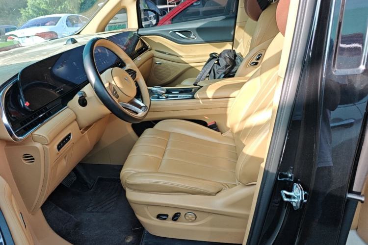 Used VOYAH Dream 2022 0-Carbon Edition Home+ Range Package 605 km Left Front Seat