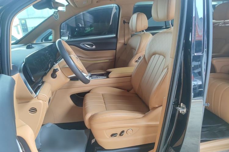Used VOYAH Dream 2022 0-Emission Version Plus Intelligent Driving Package 475 km Left Front Seat