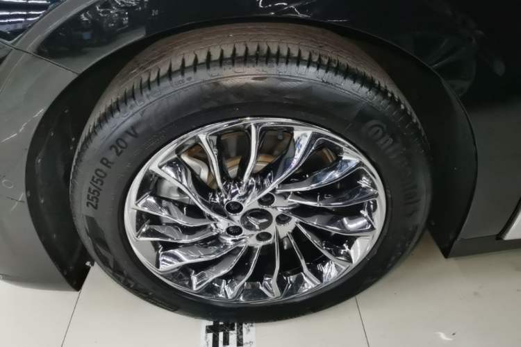 Used VOYAH Dream 2022 Low-Carbon Edition Dream+ Smart Enjoyment Package Left Front Wheel Hub